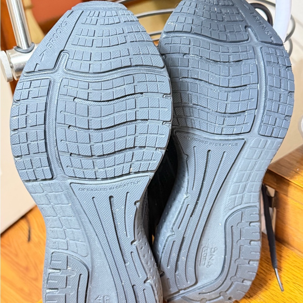 Brooks black Athletic Shoes - Picture 4 of 6